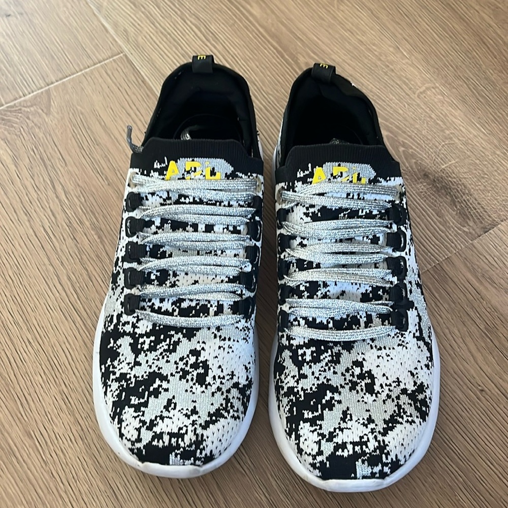 APL X SoulCycle Collab sneakers
Black/silver/white with silver sparkly laces